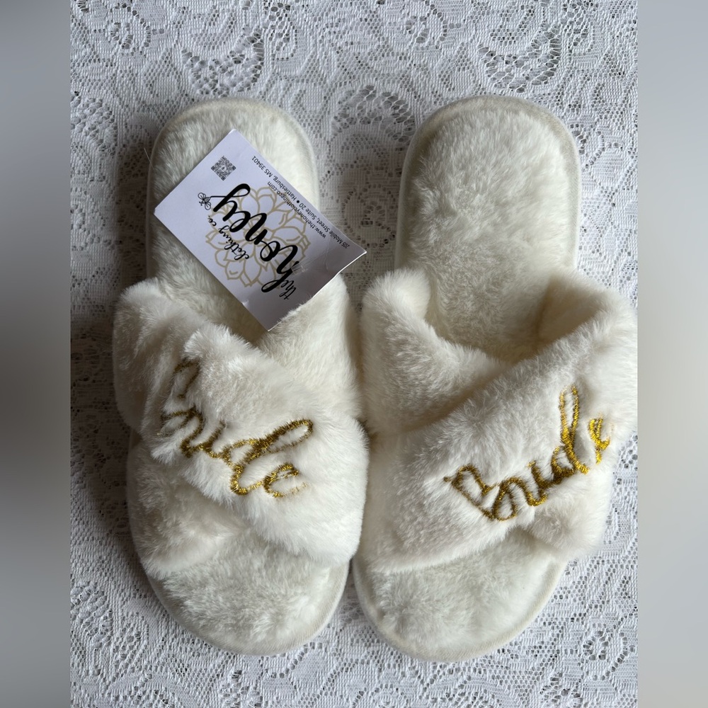 NWT - White Fuzzy Bride Slippers size 7-7.5